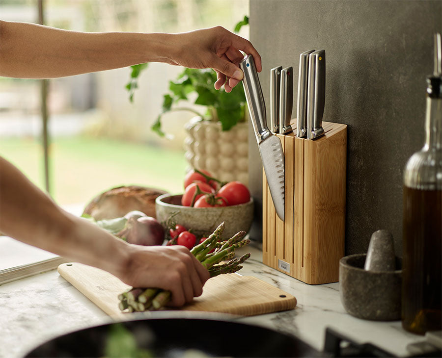 2-piece Bamboo Chopping Board &amp; Knives Set - Image 5