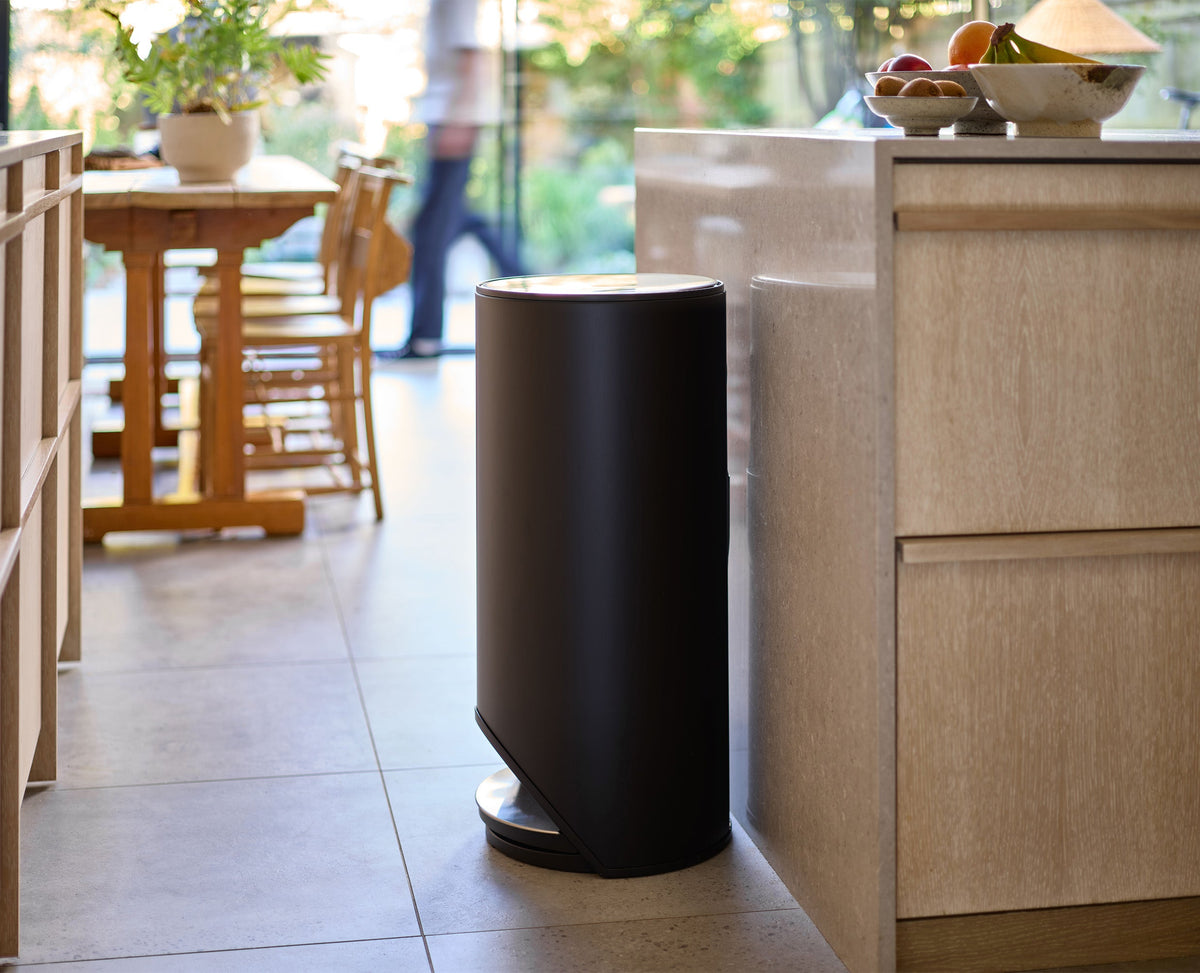 Arc™ 30L Easy-push Matt Black Pedal Bin Starter Set