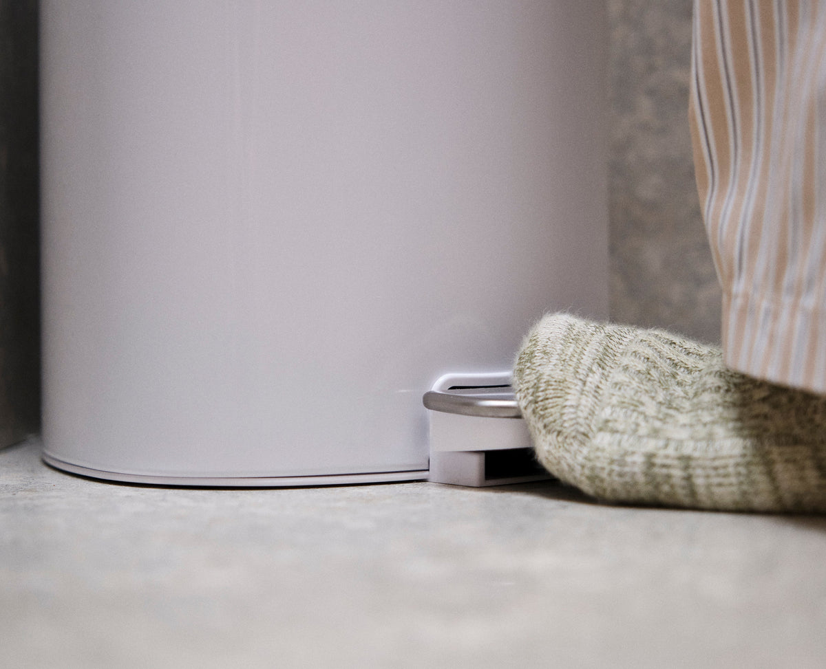 EasyStore™ 5L Gloss White Bathroom Bin